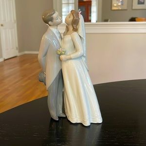 8 inch Lladro statue in perfect condition.